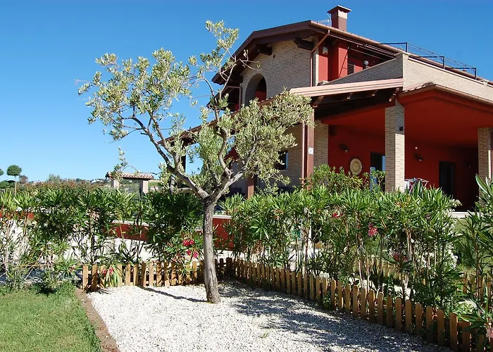 Ciliegia Rossa アパートホテル コロンネッラ